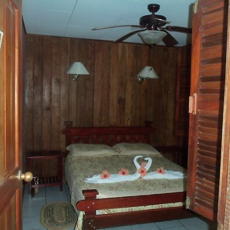 Miss Junies Lodge Tortuguero Luaran gambar